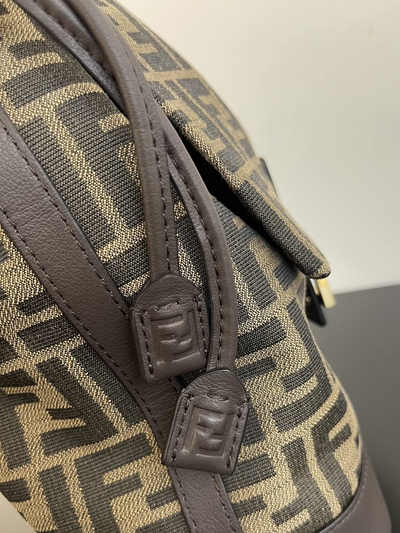 フェンディバッグ細部ディテール